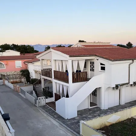 Sinisa Apartman Vir Exterior photo