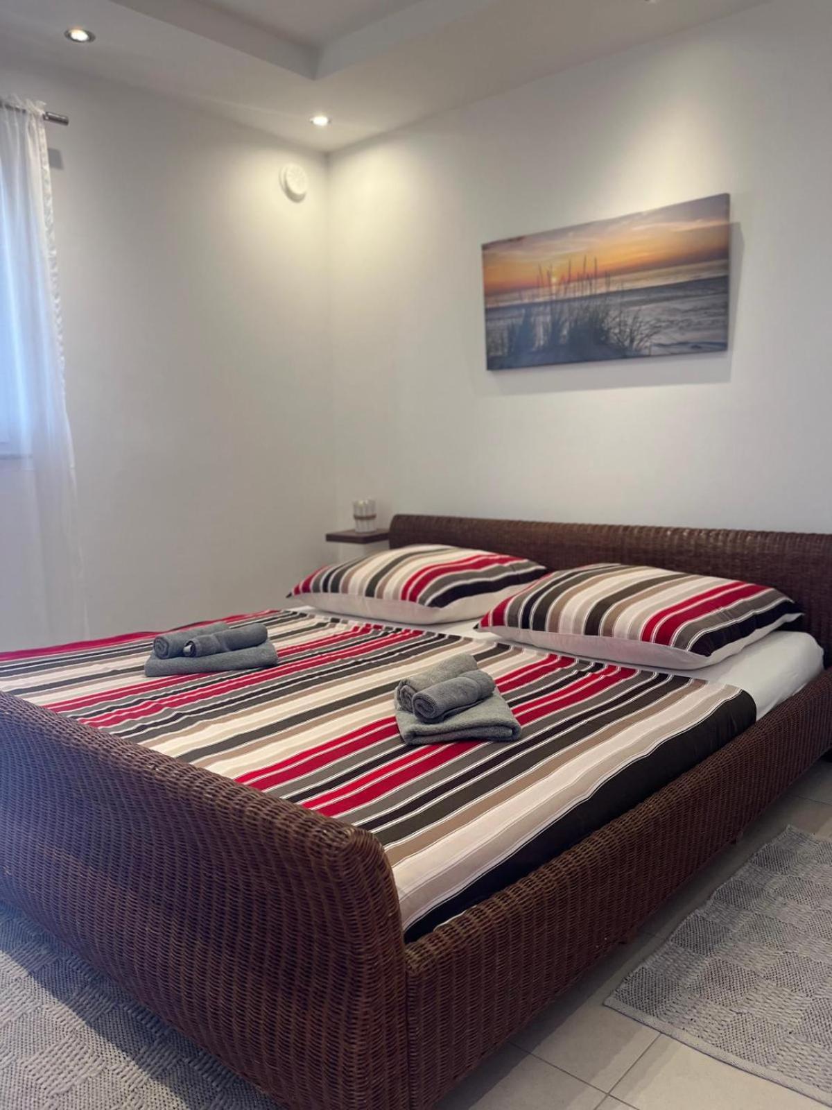 Sinisa Apartment *