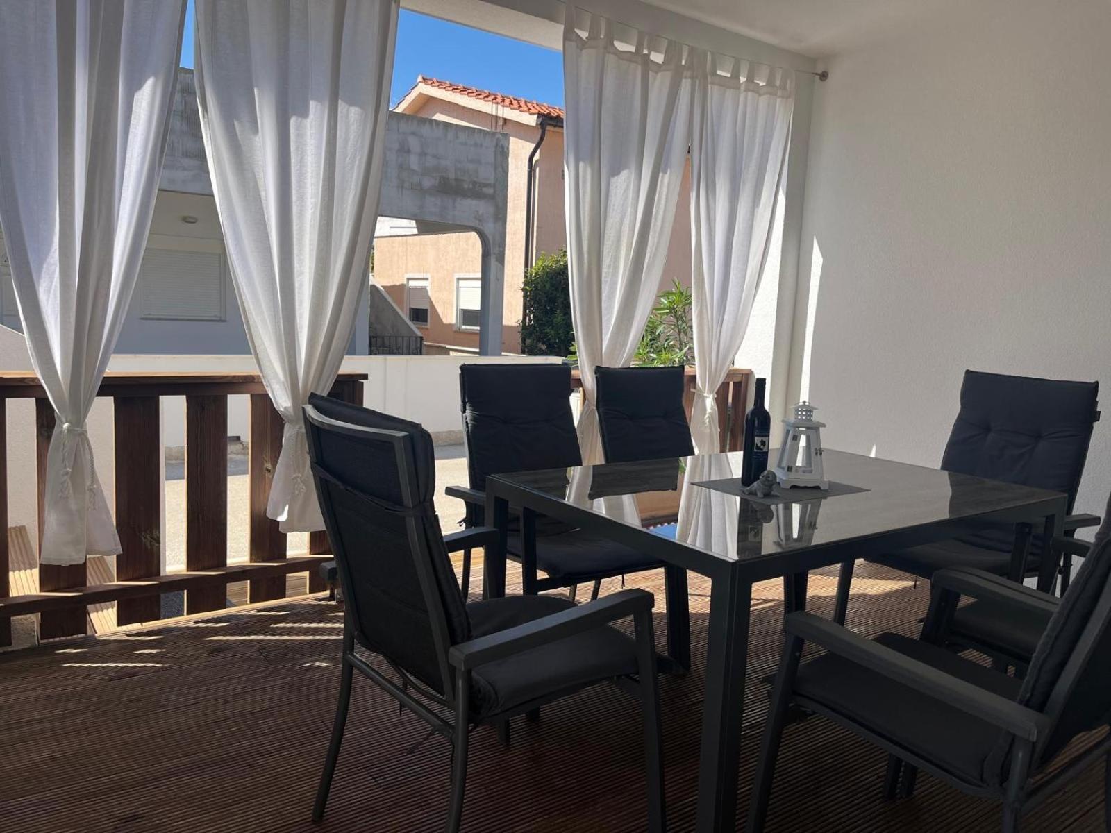 Sinisa Apartment Vir